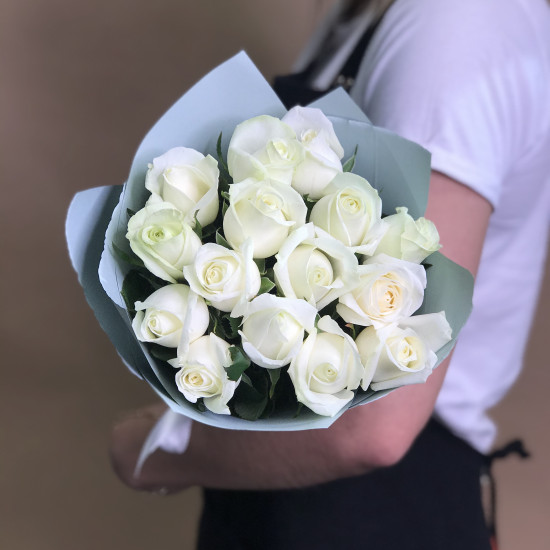 Розы Букет из 15 белых роз (50 см)