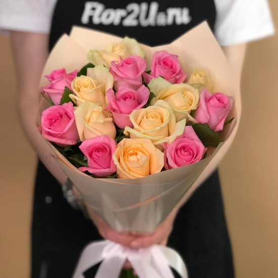 Розы Букет из кремовых и розовых роз 15 шт. (40 см)